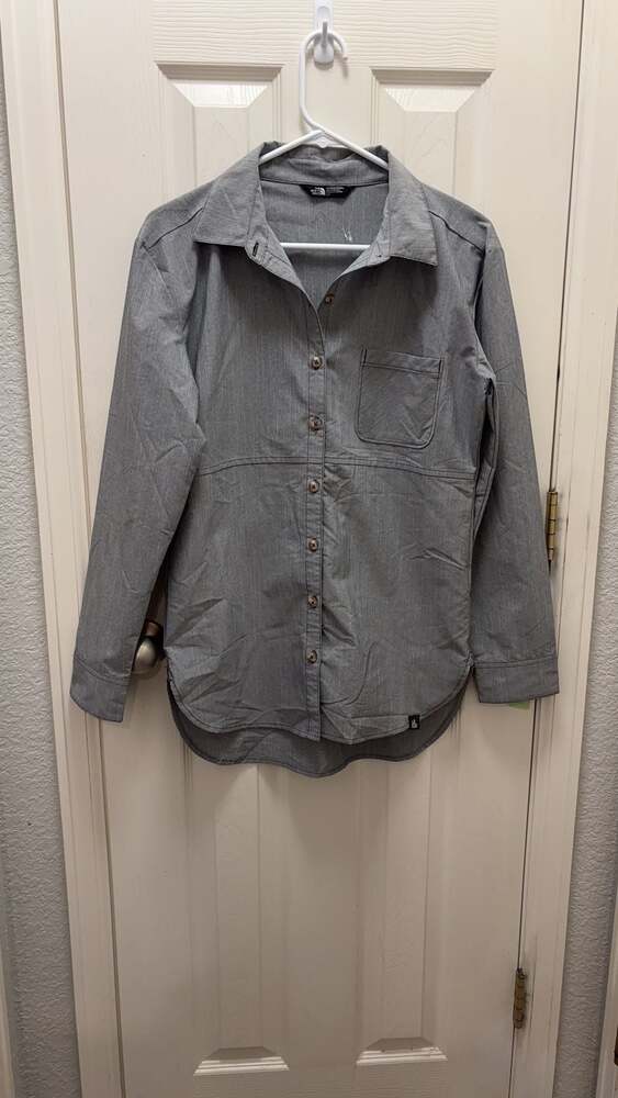 The North Face Women's Long‎ Sleeve Button-Up Shirt